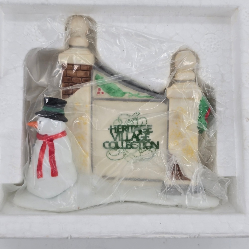 Dept 56 Heritage‎ Village Sign With Snowman OS Accessory Multicolor Porcelain *